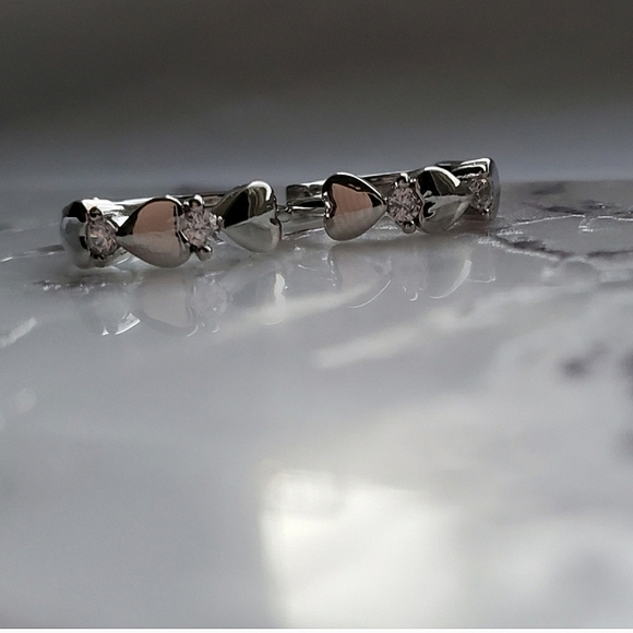 New Fashion Heart Huggie Hoop Earrings Studs - Picture 10 of 10